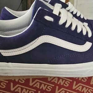 Vans Women's  Beacon Blue and White OLD SCHOOL  Mint Condition